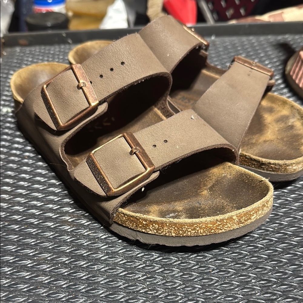 Brown Birkenstock Arizona with brass clasp size37